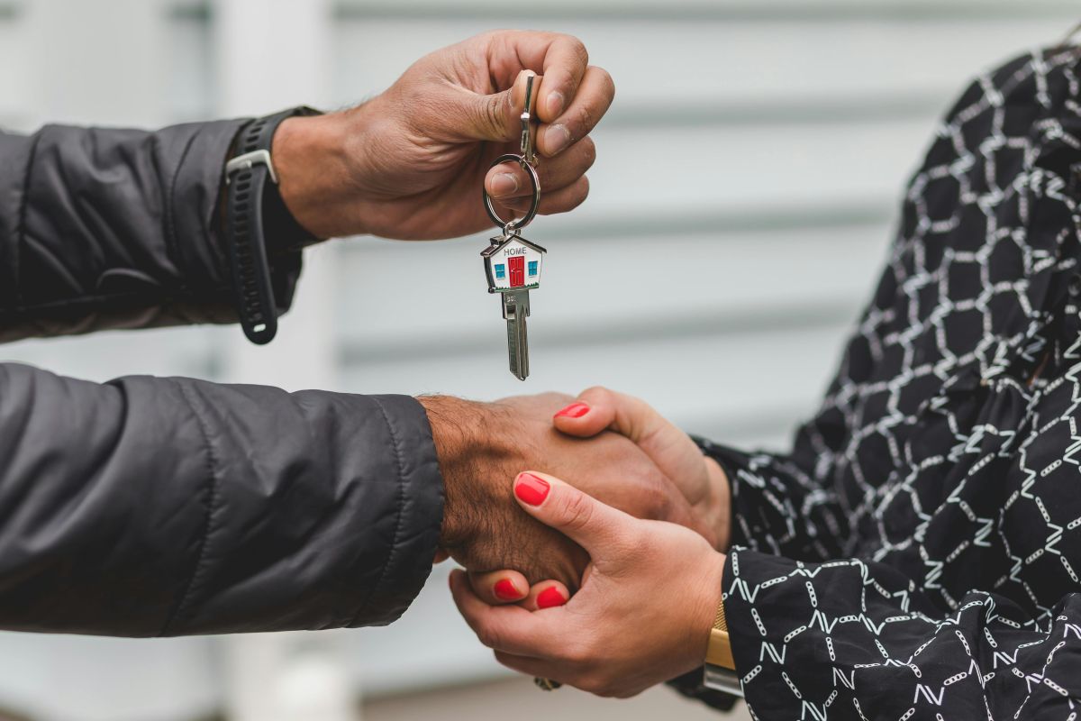 Cómo actuar si tu casero vende la vivienda alquilada